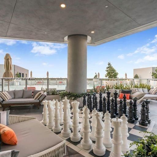 最近租的: $3,300 (2 贝兹, 2 浴室, 1026 平方英尺)