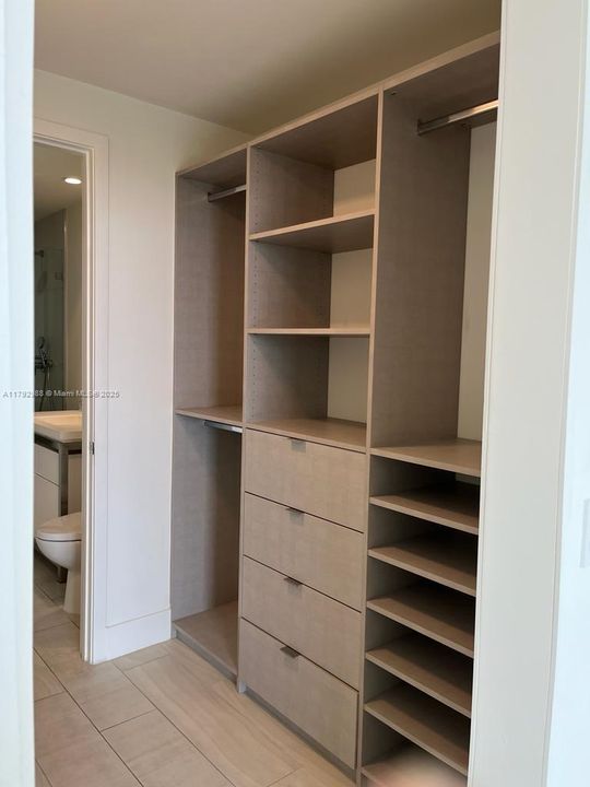 最近租的: $3,300 (2 贝兹, 2 浴室, 1026 平方英尺)