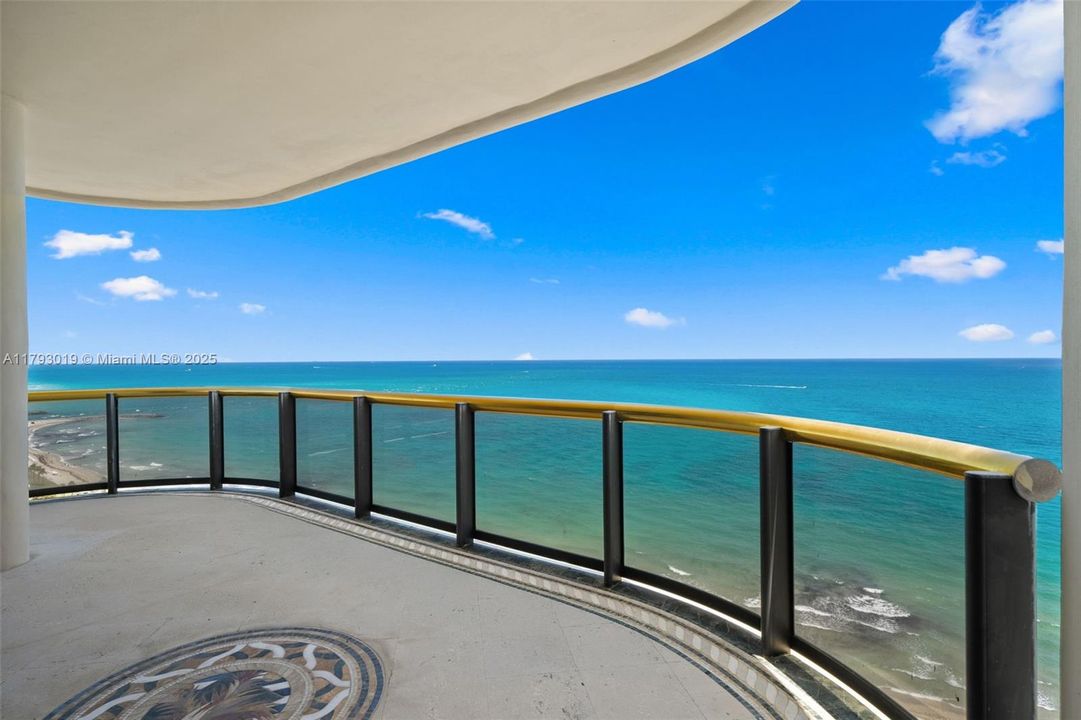 livingroom balcony