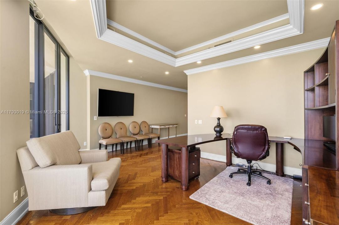 office next to primary bedroom
