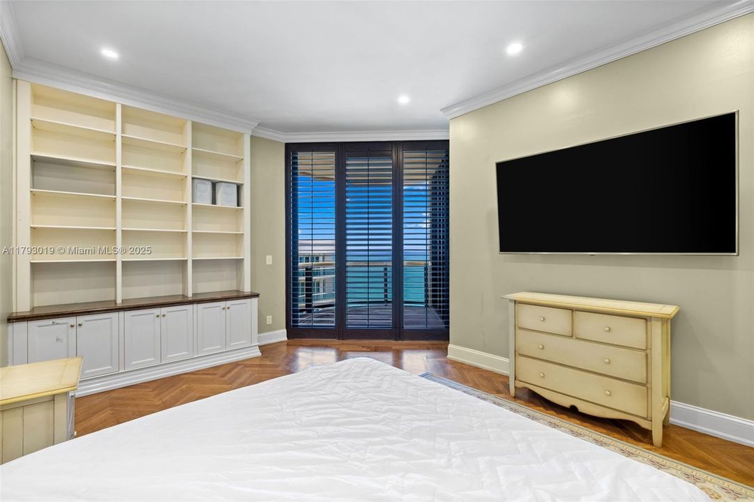 Guest bedroom