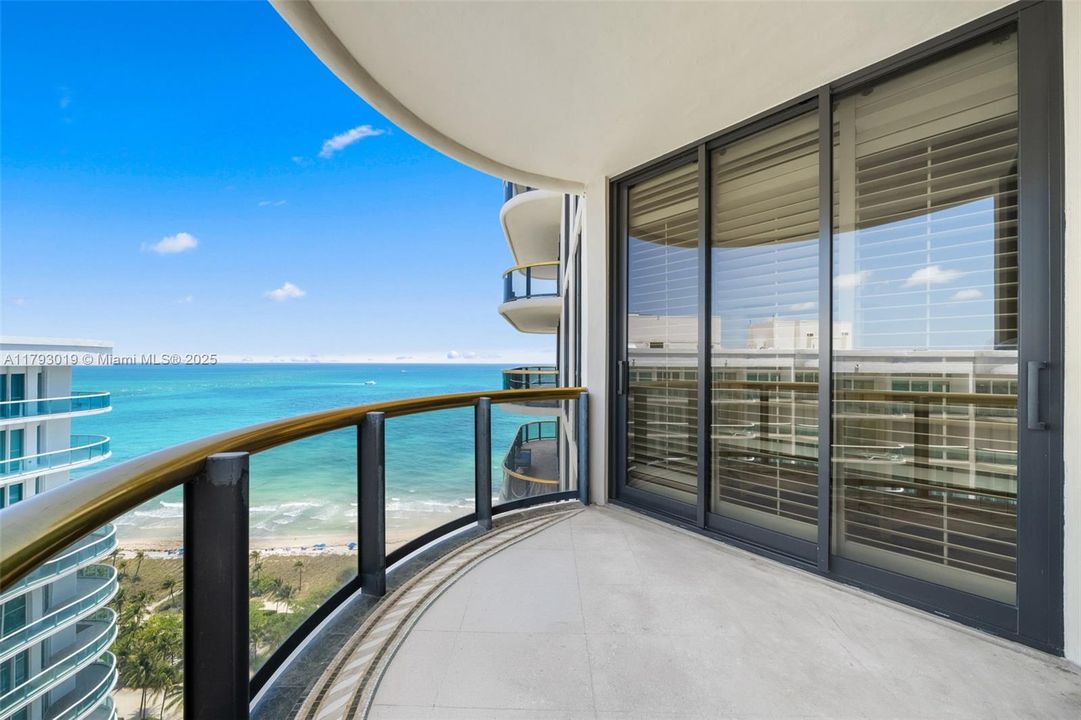 guest bedroom balcony