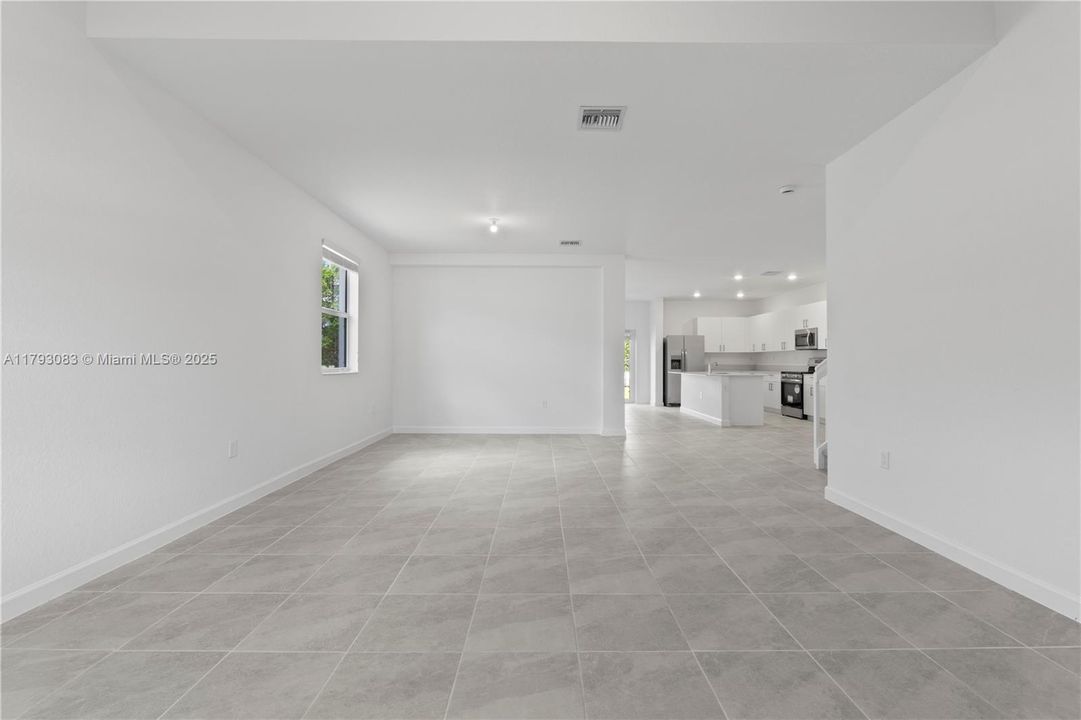 Active With Contract: $4,500 (5 beds, 3 baths, 3200 Square Feet)