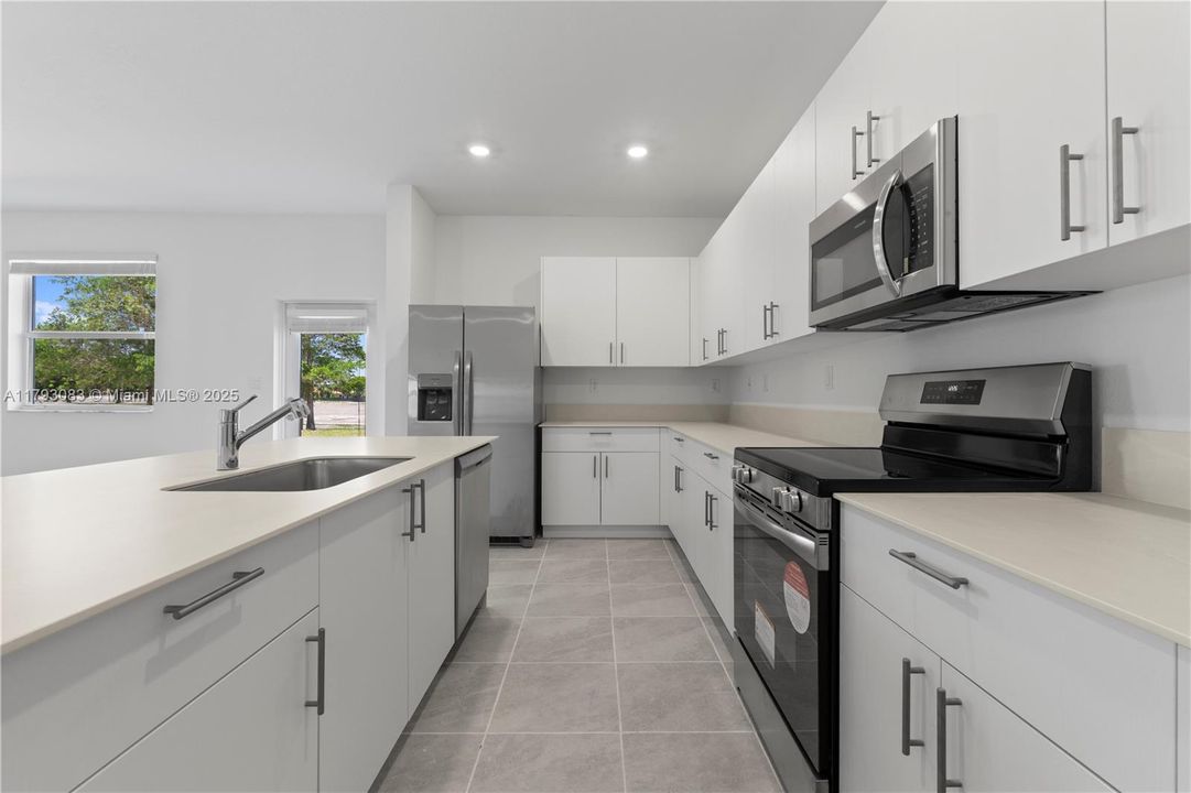 Active With Contract: $4,500 (5 beds, 3 baths, 3200 Square Feet)