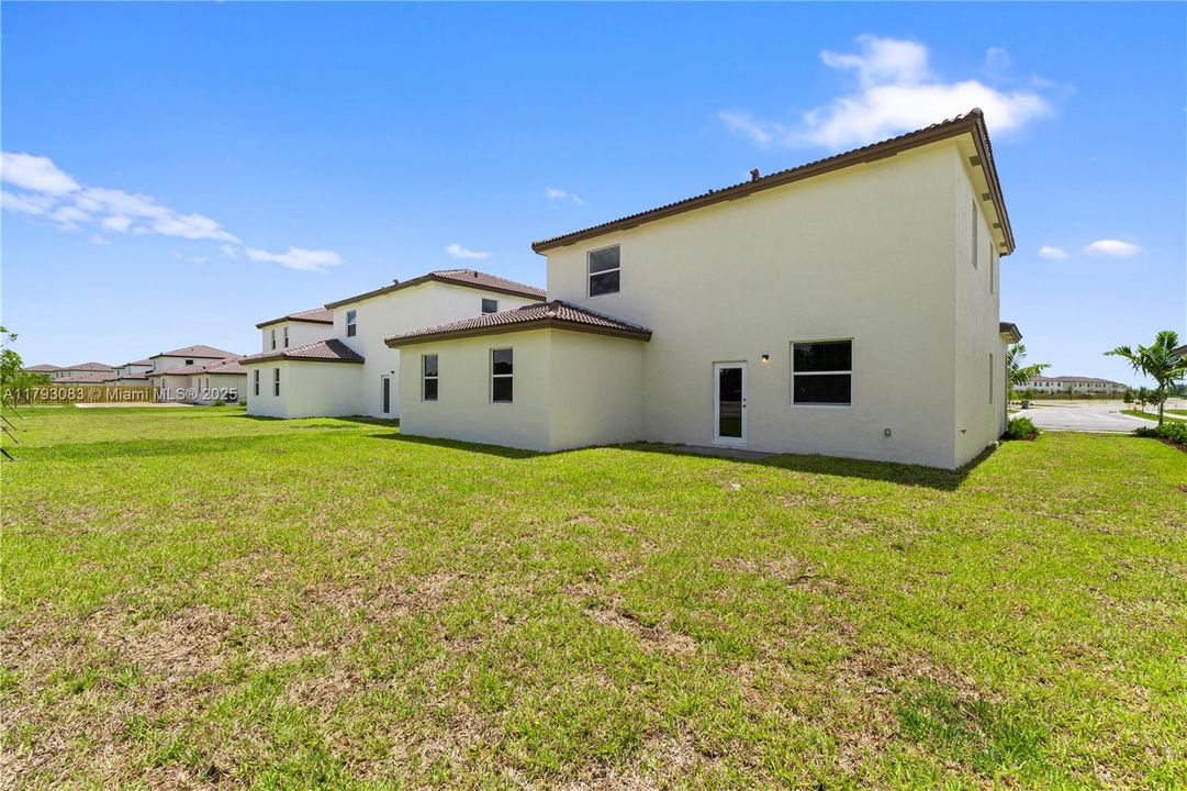 Active With Contract: $4,500 (5 beds, 3 baths, 3200 Square Feet)
