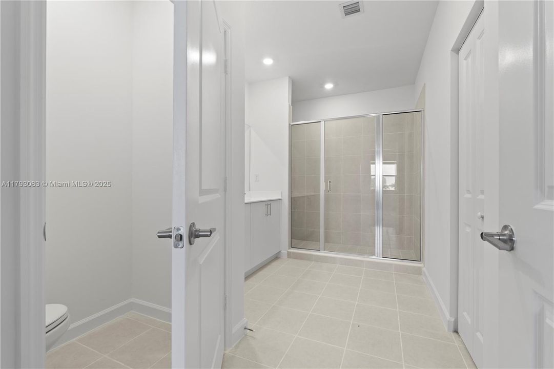 Active With Contract: $4,500 (5 beds, 3 baths, 3200 Square Feet)