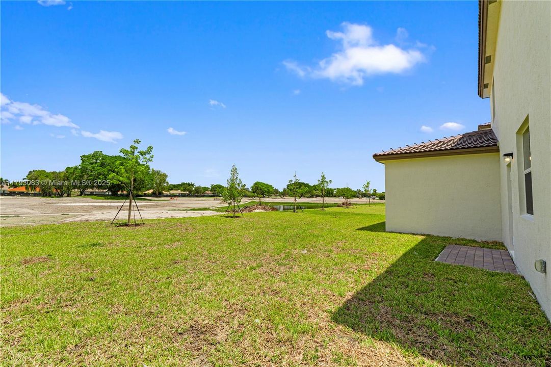 Active With Contract: $4,500 (5 beds, 3 baths, 3200 Square Feet)