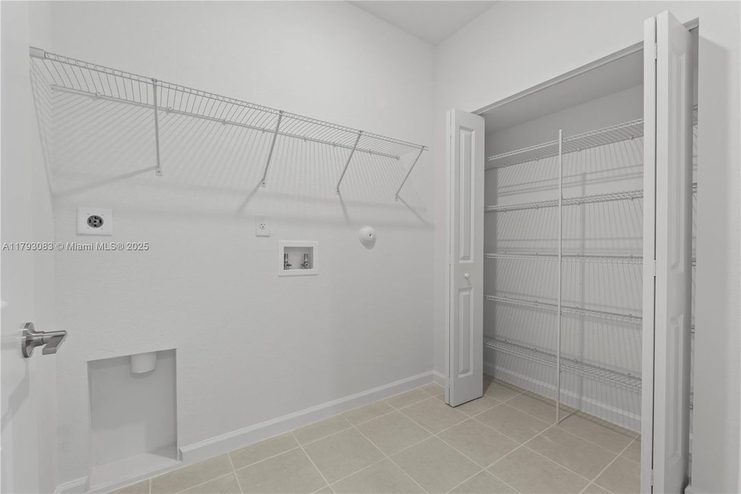 Active With Contract: $4,500 (5 beds, 3 baths, 3200 Square Feet)