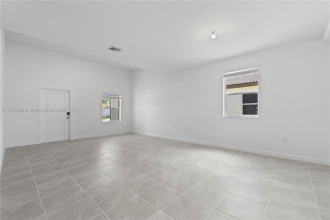 Active With Contract: $4,500 (5 beds, 3 baths, 3200 Square Feet)