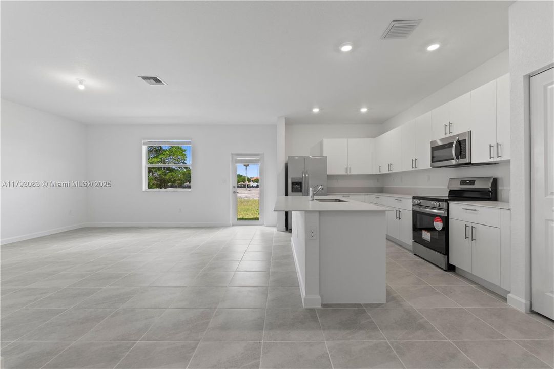 Active With Contract: $4,500 (5 beds, 3 baths, 3200 Square Feet)