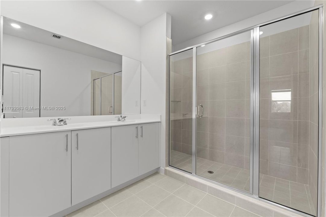 Active With Contract: $4,500 (5 beds, 3 baths, 3200 Square Feet)