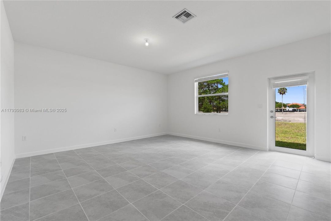 Active With Contract: $4,500 (5 beds, 3 baths, 3200 Square Feet)