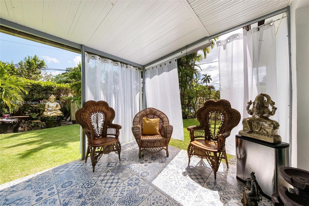 待售: $850,000 (3 贝兹, 2 浴室, 1294 平方英尺)