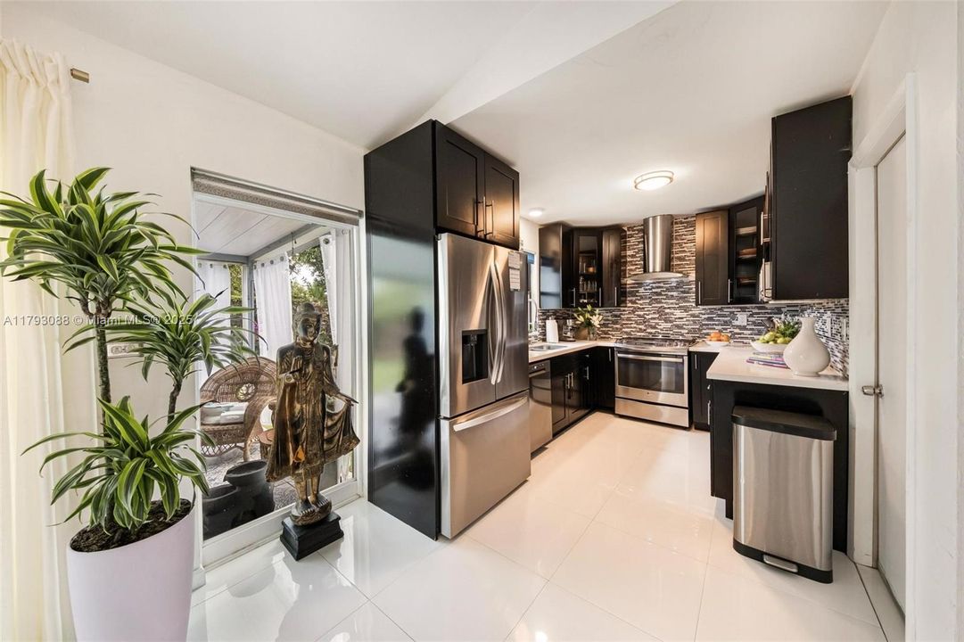 待售: $850,000 (3 贝兹, 2 浴室, 1294 平方英尺)