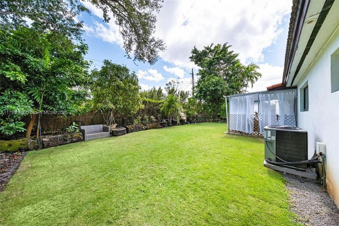 待售: $850,000 (3 贝兹, 2 浴室, 1294 平方英尺)