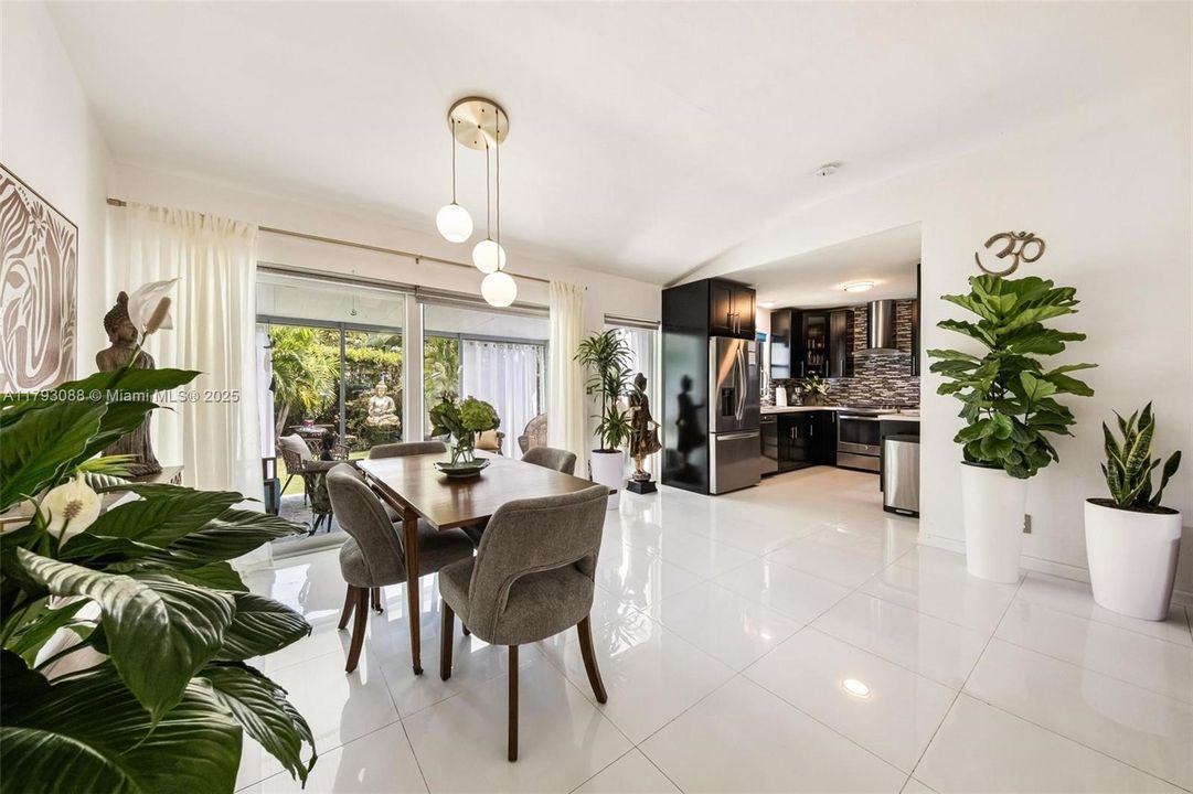 待售: $850,000 (3 贝兹, 2 浴室, 1294 平方英尺)