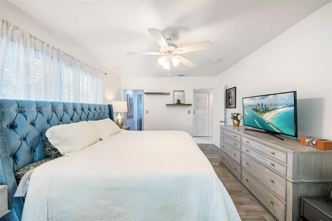 待售: $850,000 (3 贝兹, 2 浴室, 1294 平方英尺)