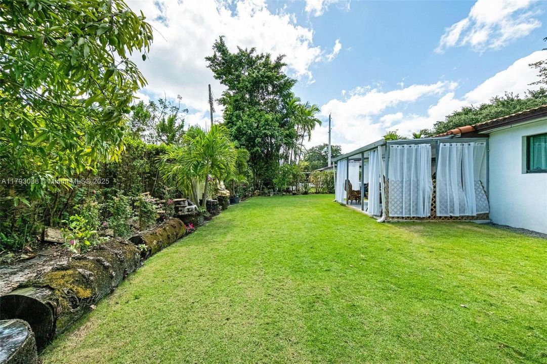 待售: $850,000 (3 贝兹, 2 浴室, 1294 平方英尺)