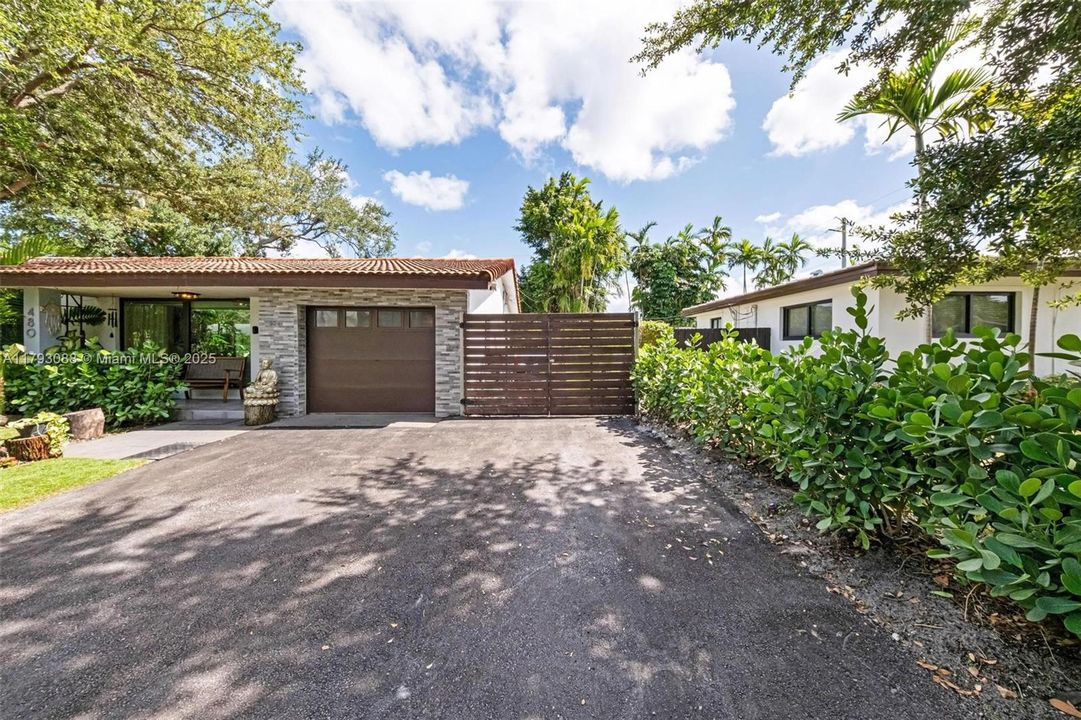 待售: $850,000 (3 贝兹, 2 浴室, 1294 平方英尺)