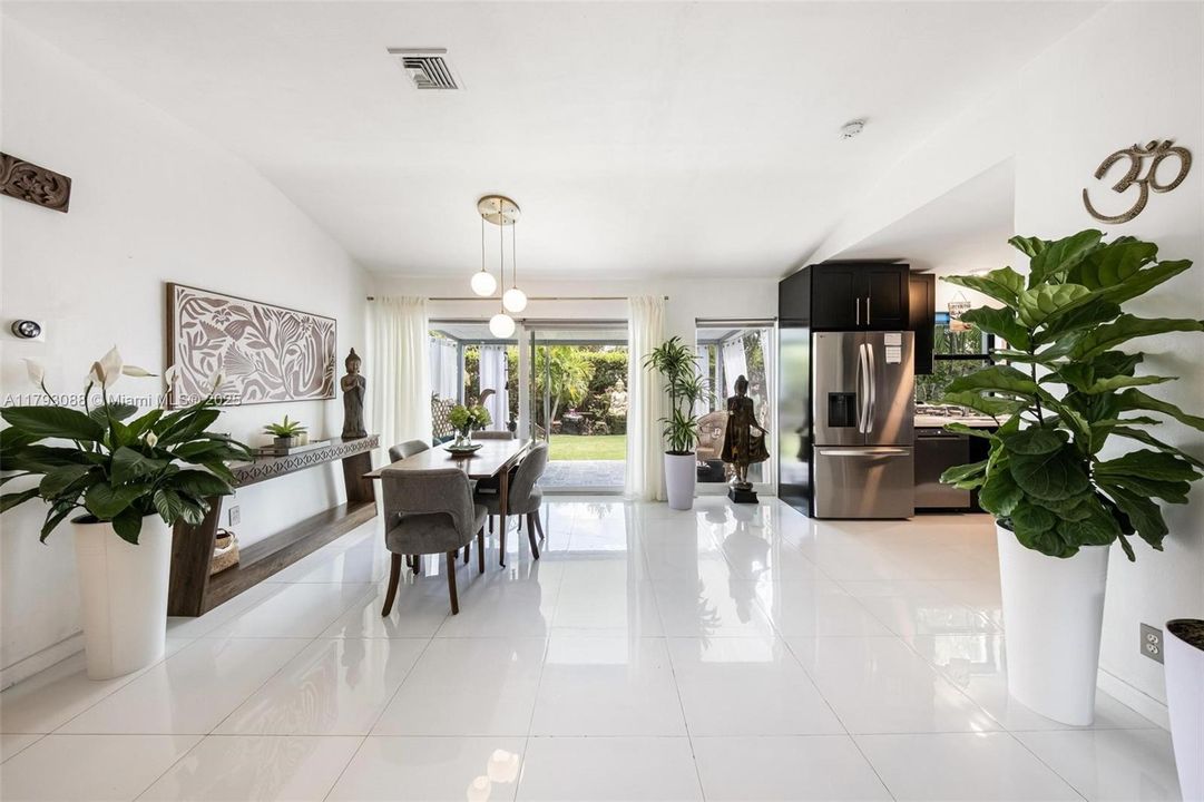 待售: $850,000 (3 贝兹, 2 浴室, 1294 平方英尺)