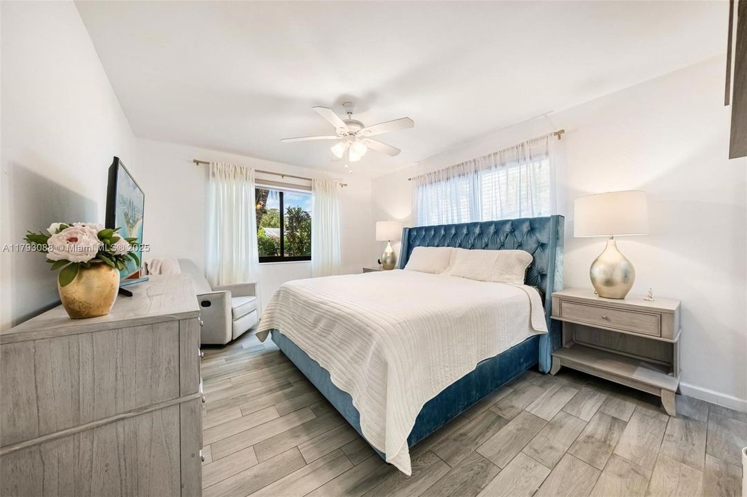 待售: $850,000 (3 贝兹, 2 浴室, 1294 平方英尺)