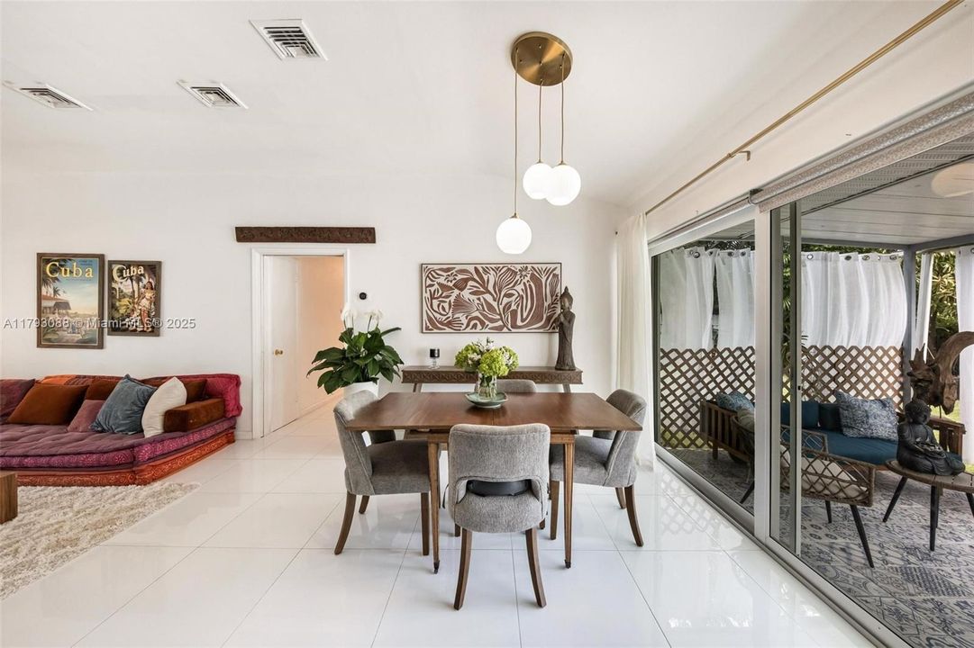 待售: $850,000 (3 贝兹, 2 浴室, 1294 平方英尺)