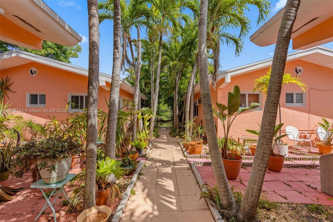 Недавно продано: $1,100,000 (0 спален, 0 ванн, 2300 Квадратных фут)