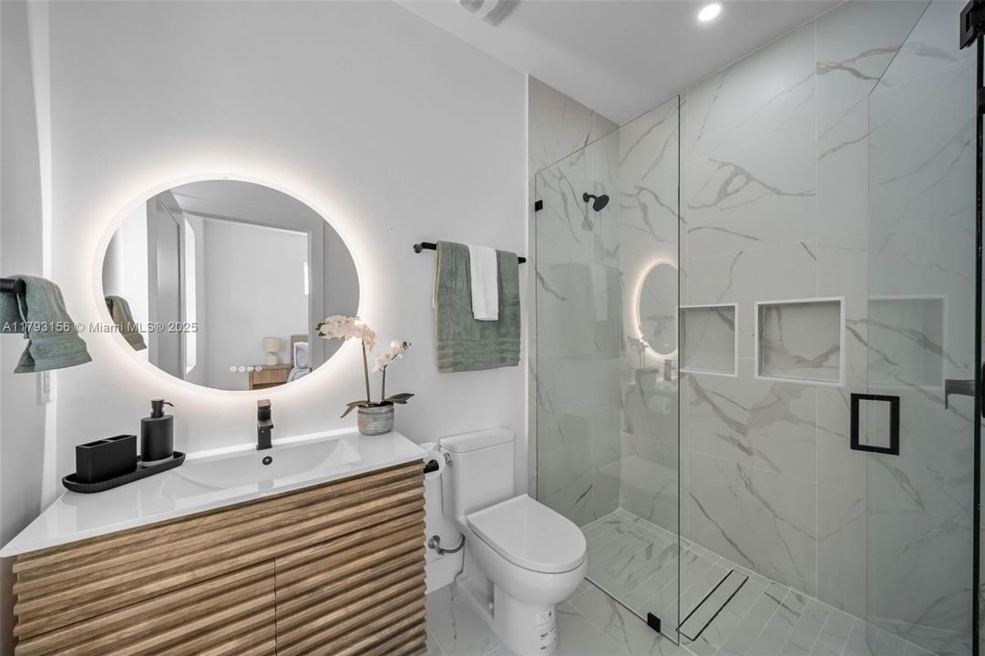 Recently Sold: $300,000 (3 beds, 2 baths, 1325 Square Feet)