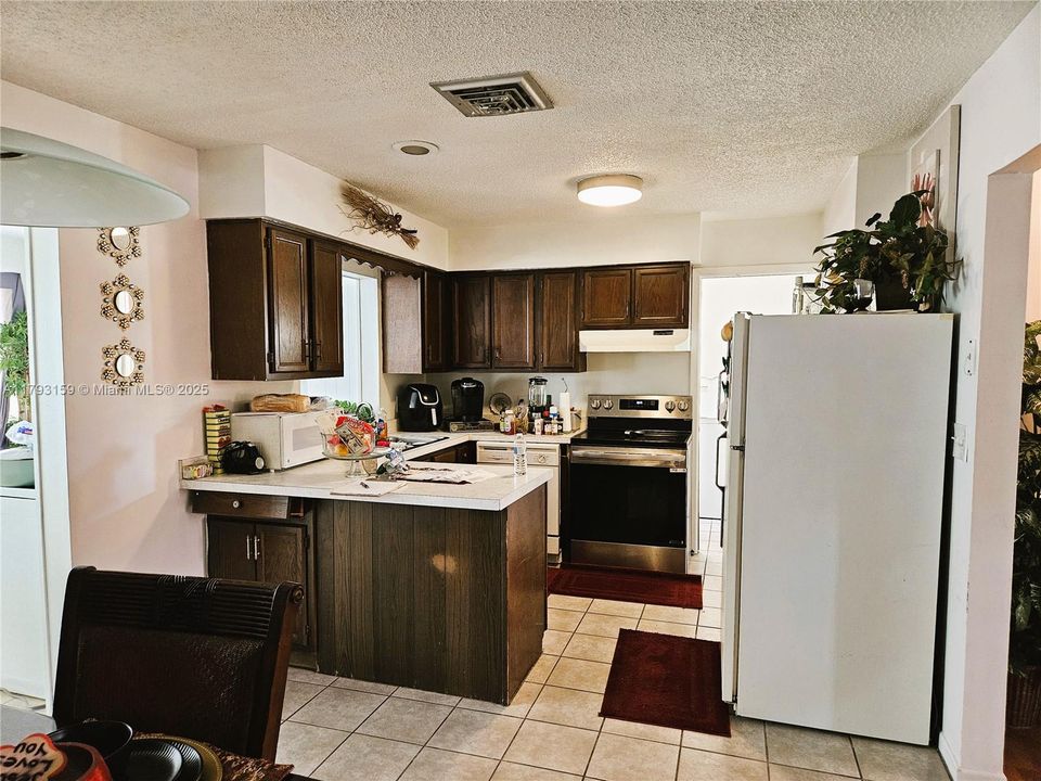 待售: $149,900 (2 贝兹, 1 浴室, 1182 平方英尺)