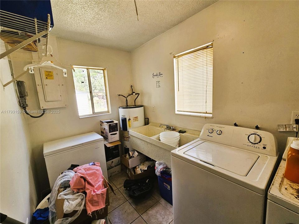 待售: $149,900 (2 贝兹, 1 浴室, 1182 平方英尺)