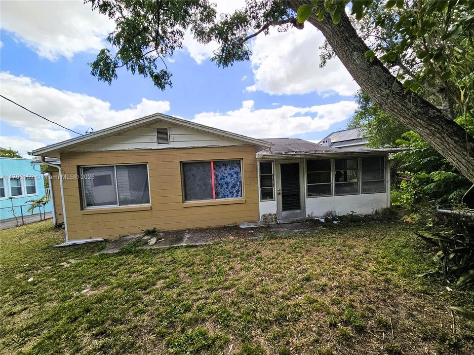 待售: $149,900 (2 贝兹, 1 浴室, 1182 平方英尺)