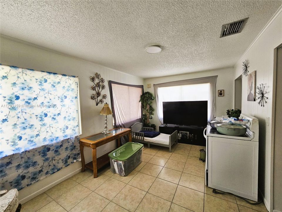 待售: $149,900 (2 贝兹, 1 浴室, 1182 平方英尺)