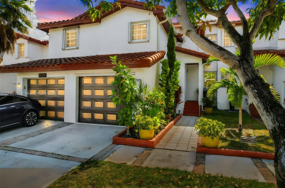 合同活跃: $390,500 (4 贝兹, 3 浴室, 1293 平方英尺)