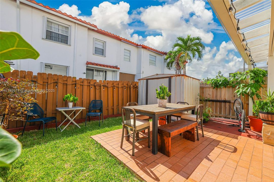 合同活跃: $390,500 (4 贝兹, 3 浴室, 1293 平方英尺)