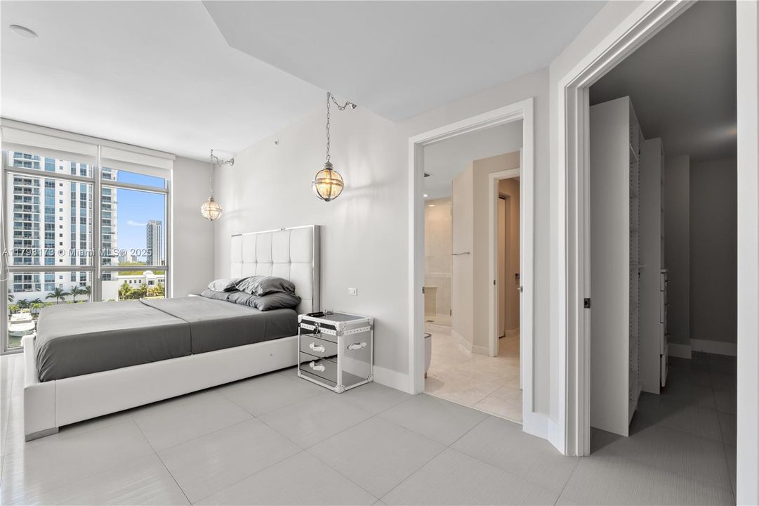 待售: $990,000 (2 贝兹, 2 浴室, 1670 平方英尺)