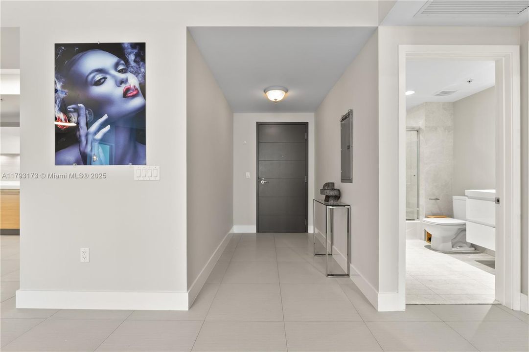 待售: $990,000 (2 贝兹, 2 浴室, 1670 平方英尺)