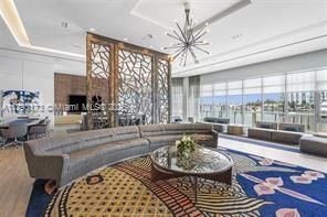 待售: $990,000 (2 贝兹, 2 浴室, 1670 平方英尺)