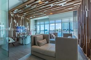 待售: $990,000 (2 贝兹, 2 浴室, 1670 平方英尺)