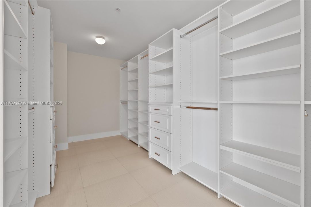 待售: $990,000 (2 贝兹, 2 浴室, 1670 平方英尺)