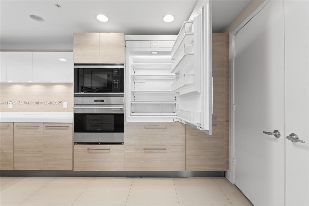 待售: $990,000 (2 贝兹, 2 浴室, 1670 平方英尺)