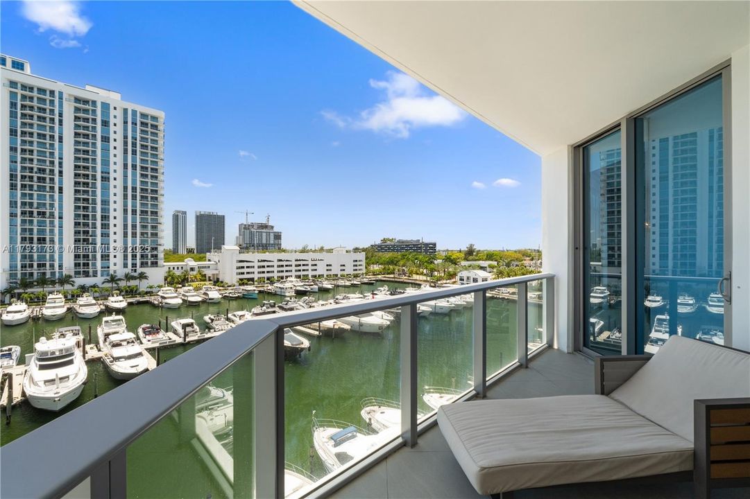 待售: $990,000 (2 贝兹, 2 浴室, 1670 平方英尺)