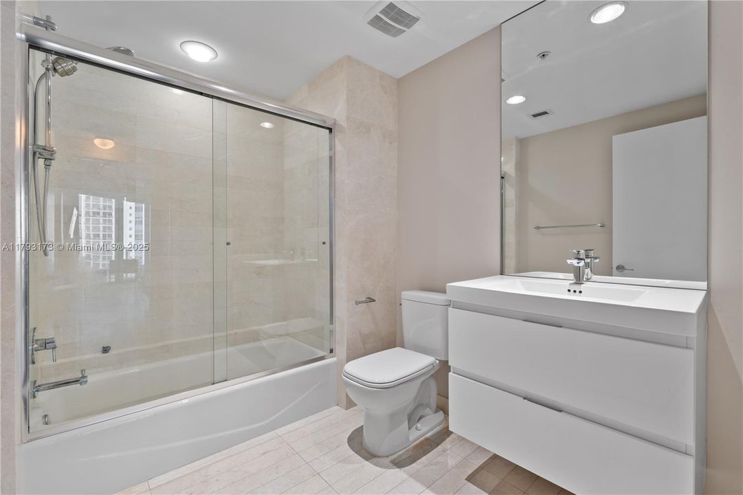 待售: $990,000 (2 贝兹, 2 浴室, 1670 平方英尺)