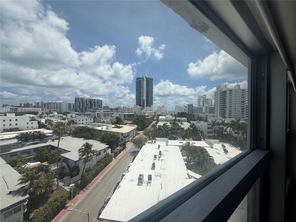 Recently Sold: $345,000 (1 beds, 1 baths, 700 Square Feet)