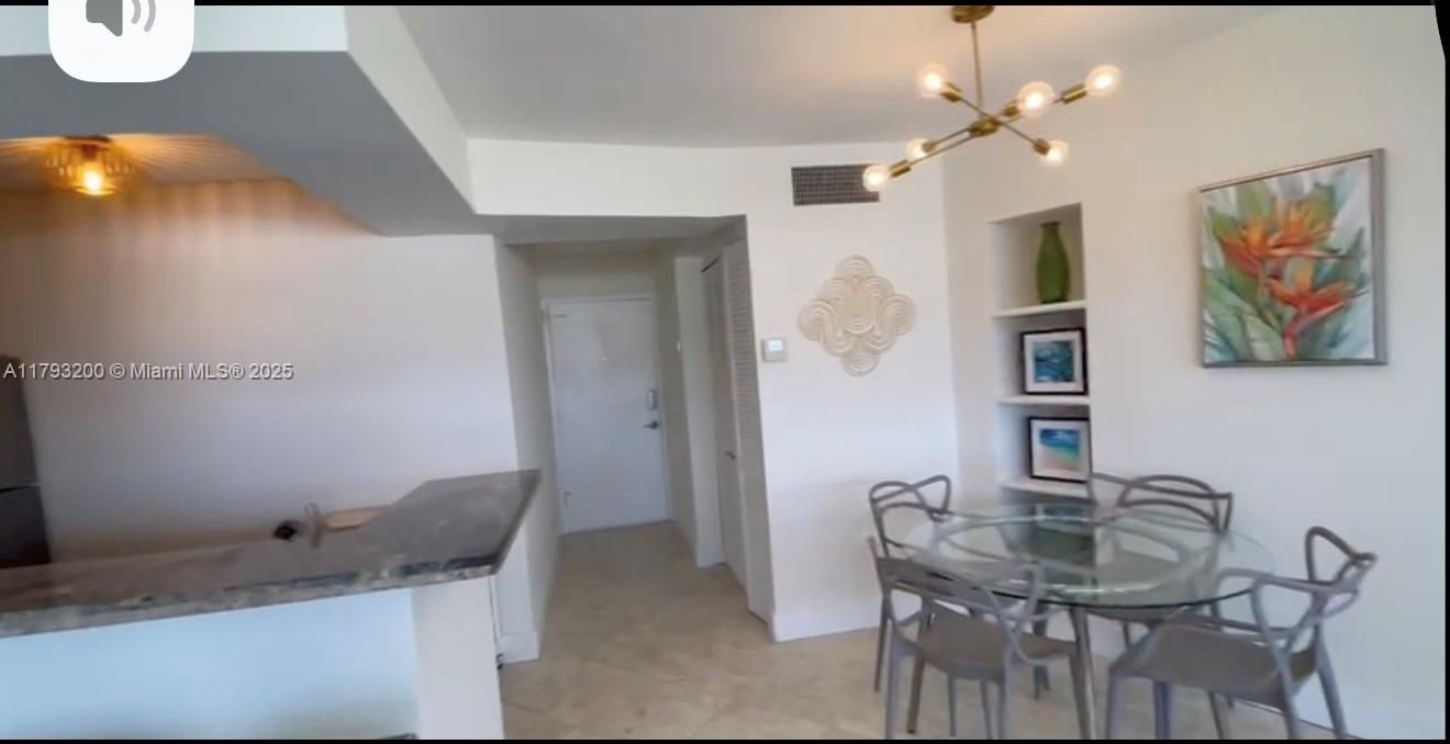 Recently Sold: $345,000 (1 beds, 1 baths, 700 Square Feet)