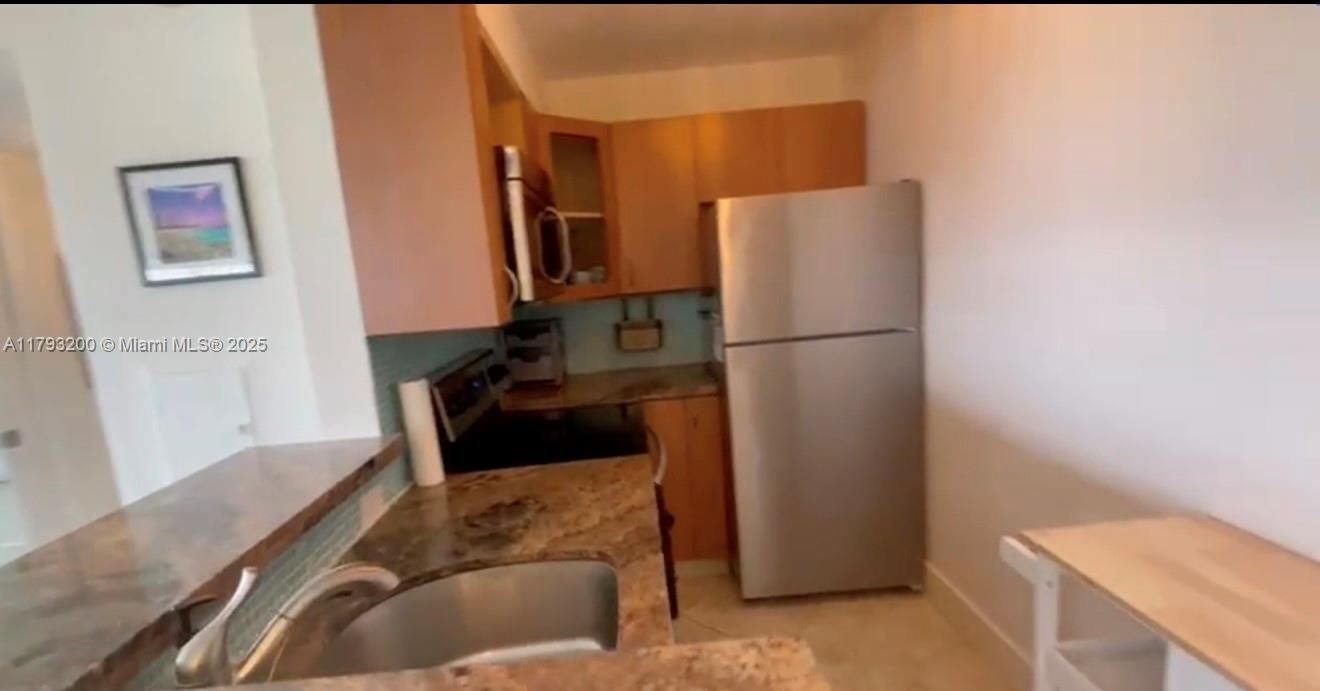 Recently Sold: $345,000 (1 beds, 1 baths, 700 Square Feet)