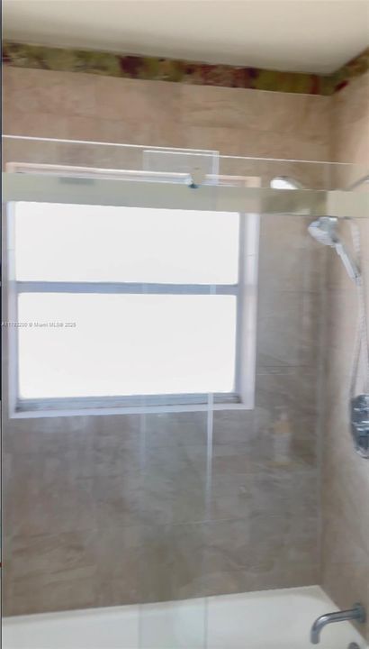 Recently Sold: $345,000 (1 beds, 1 baths, 700 Square Feet)