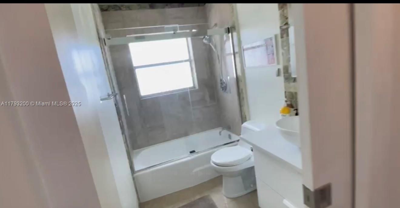 Recently Sold: $345,000 (1 beds, 1 baths, 700 Square Feet)