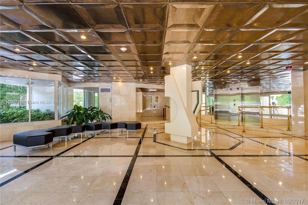 Recently Sold: $345,000 (1 beds, 1 baths, 700 Square Feet)