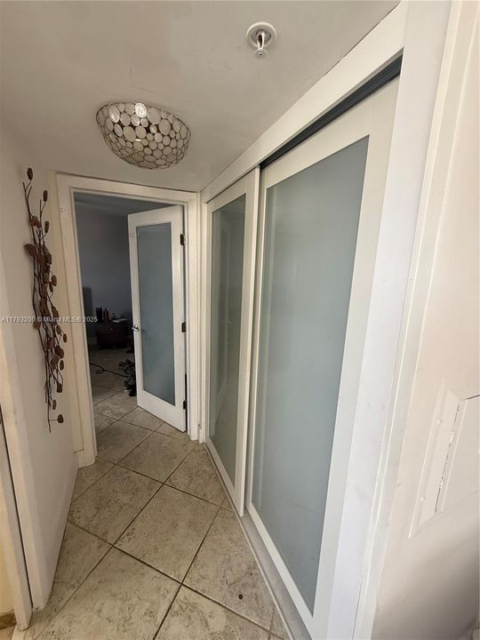 Recently Sold: $345,000 (1 beds, 1 baths, 700 Square Feet)