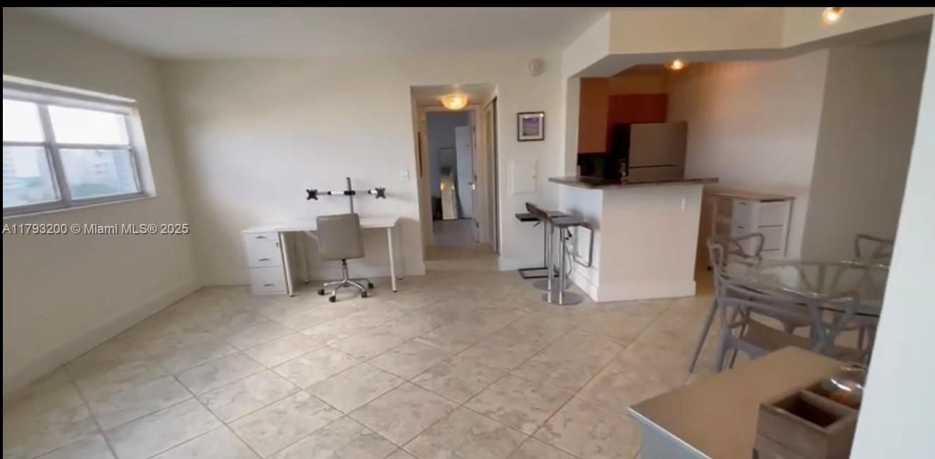 Recently Sold: $345,000 (1 beds, 1 baths, 700 Square Feet)